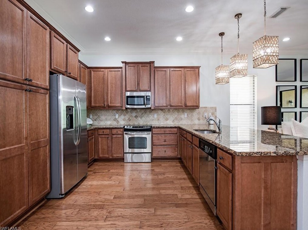 3487 Pacific Dr, Naples FL 34119-8664 exterior