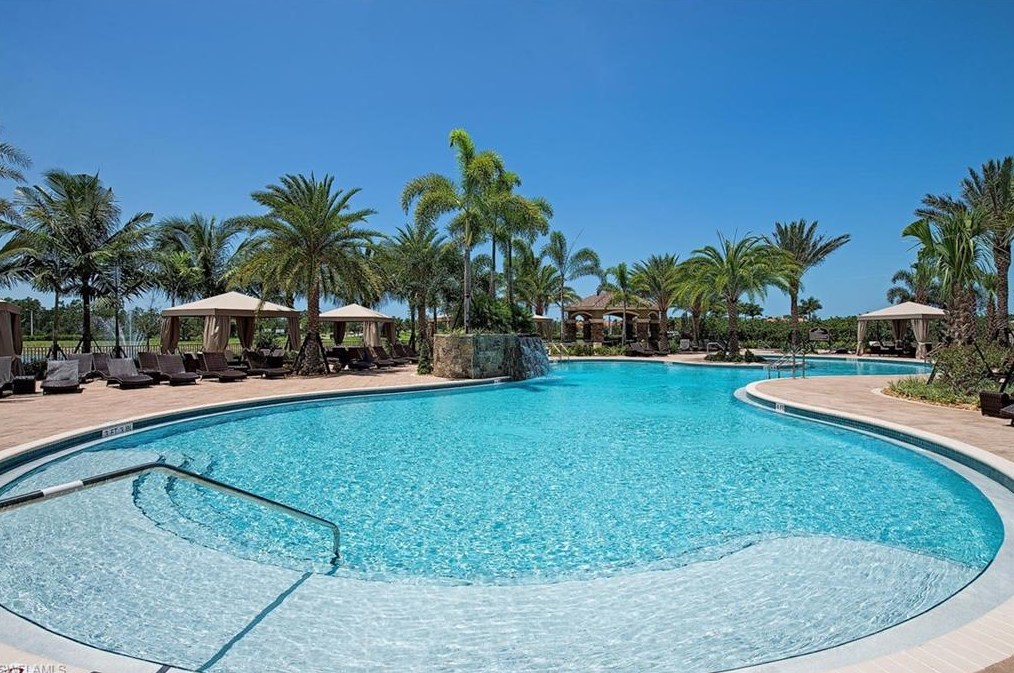 3487 Pacific Dr, Naples FL 34119-8664 exterior