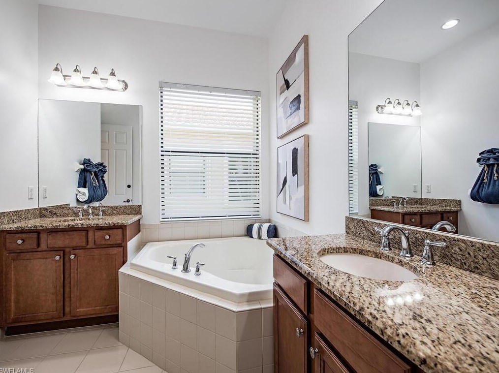 3487 Pacific Dr, Naples FL 34119-8664 exterior