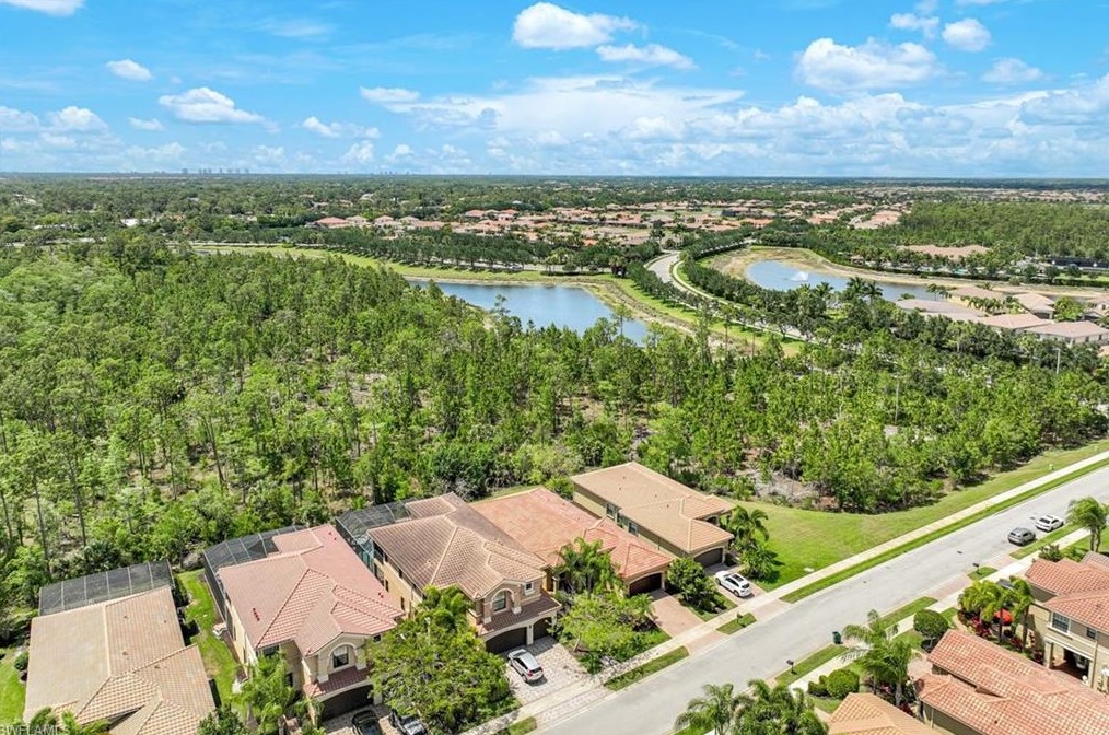 3487 Pacific Dr, Naples FL 34119-8664 exterior