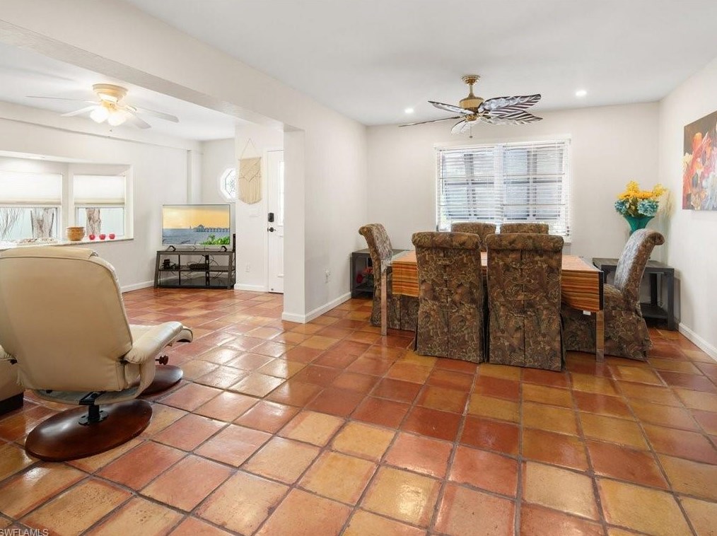 729 93rd Ave N, Naples, FL 34108