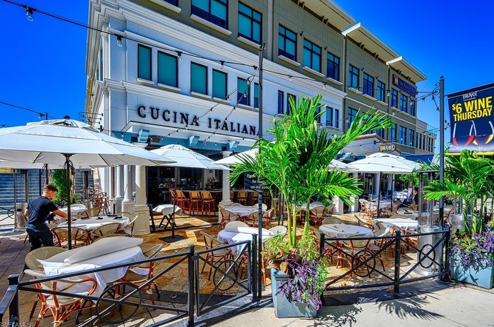 583 Beachwalk Cir, Naples FL  34108-8781 exterior