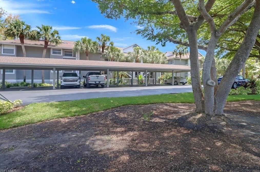 660 Wiggins Bay Dr, Naples, FL 34110-6021