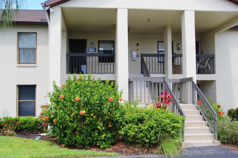 9241 Central Park Dr, Fort Myers, FL 33919-4831