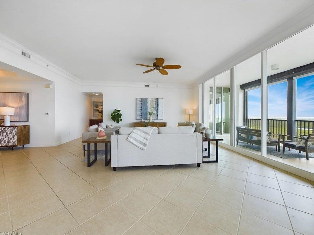 445 Cove Tower Dr, Naples FL 34110-6084 exterior