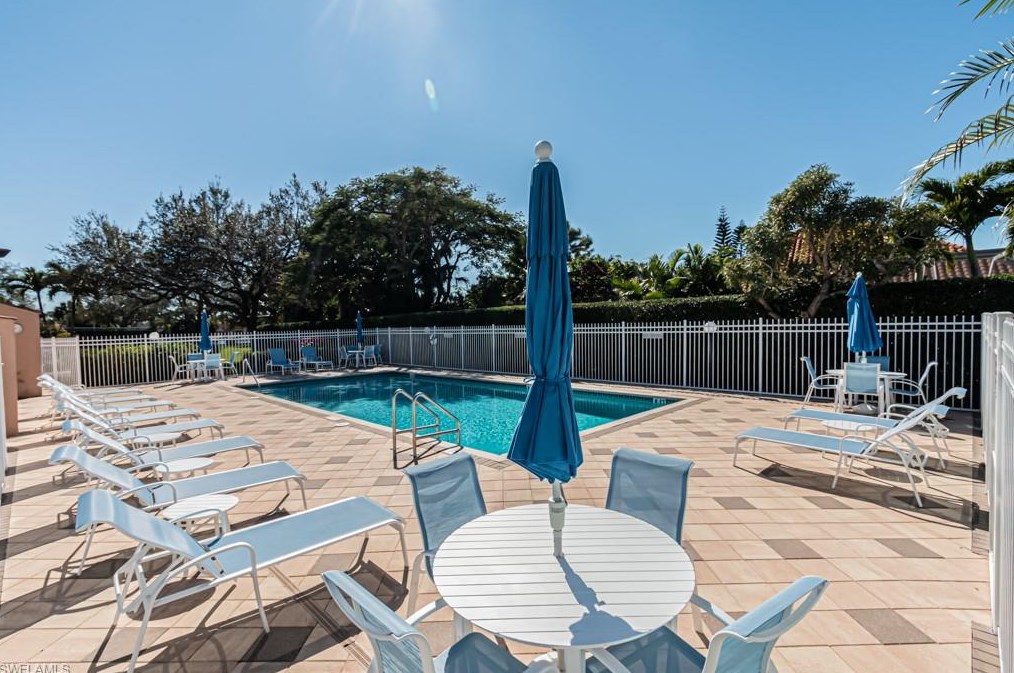 749 Landover Cir, Naples FL 34104-7805 exterior