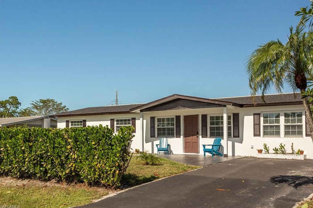 3999 Guava Dr, Naples, FL 34104-4468