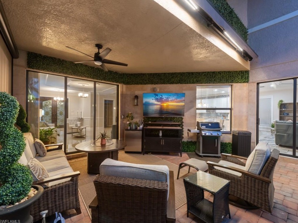 3494 Pacific Dr, Naples FL 34119-8670 exterior