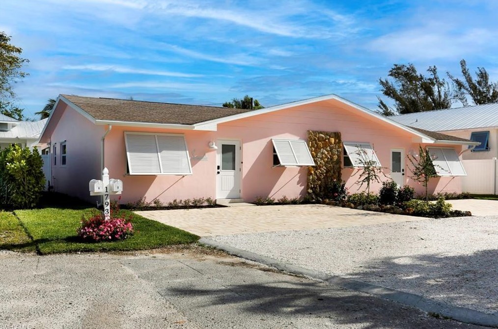 1793 Smugglers Cv, Naples, FL 34112-0537