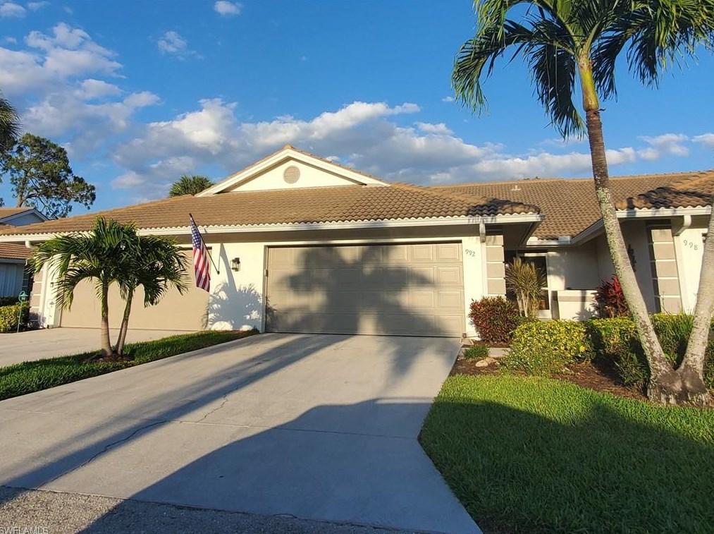992 Marblehead Dr, Naples FL 34104-8717 exterior