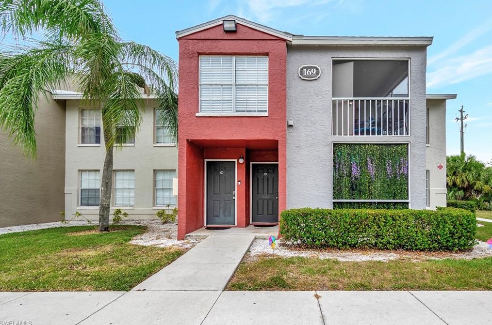 169 Santa Clara Dr, Naples, FL 34104-5432