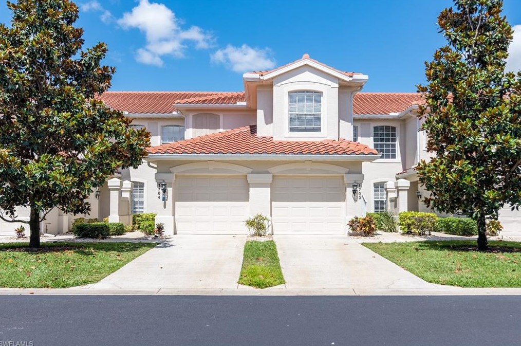 22861 Sago Pointe Dr, Bonita Springs, FL 34135-8418