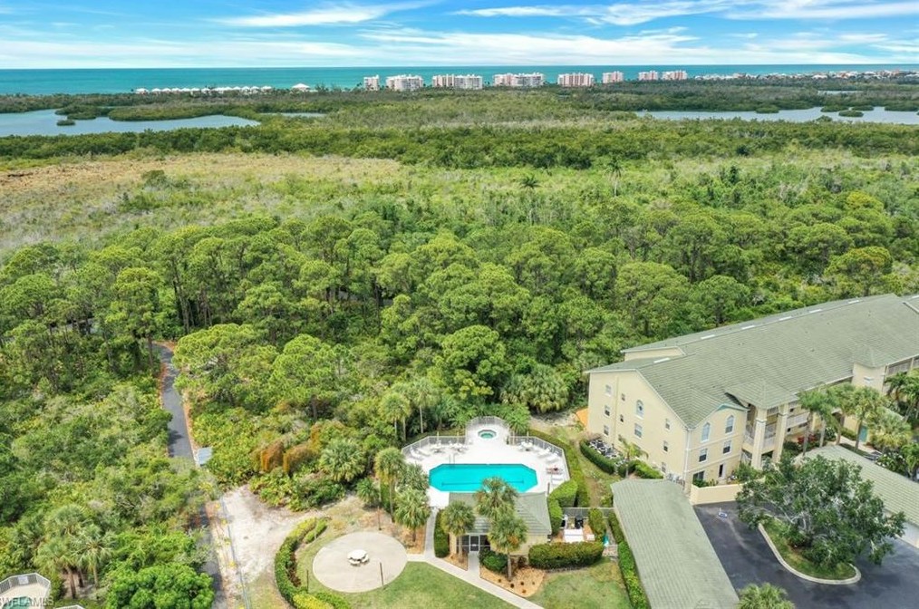 15505 Cedarwood Ln, Naples FL 34110-8039 exterior