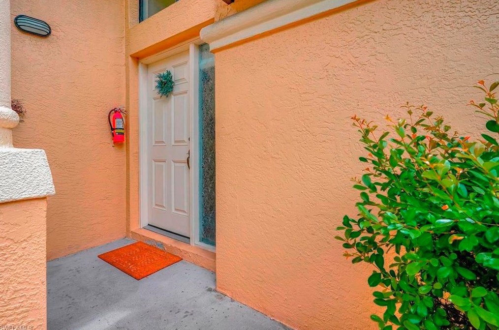 184 Vintage Cir, Naples, FL 34119-4726