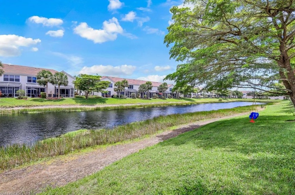 855 Hampton Cir, Naples FL 34105-4824 exterior