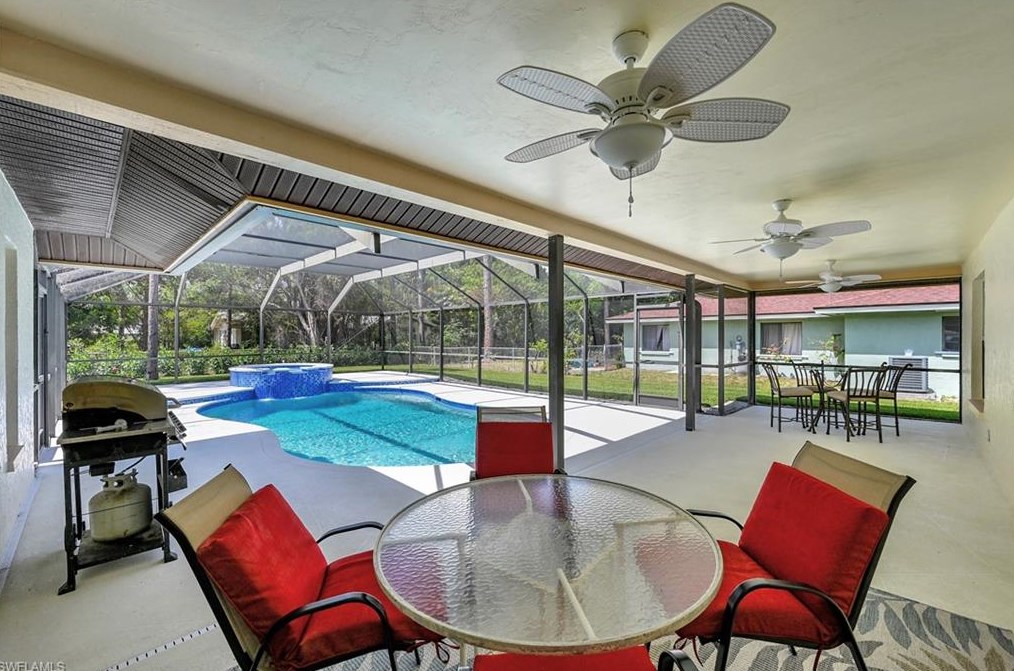 228 Johnnycake Dr, Naples FL 34110-1312 exterior