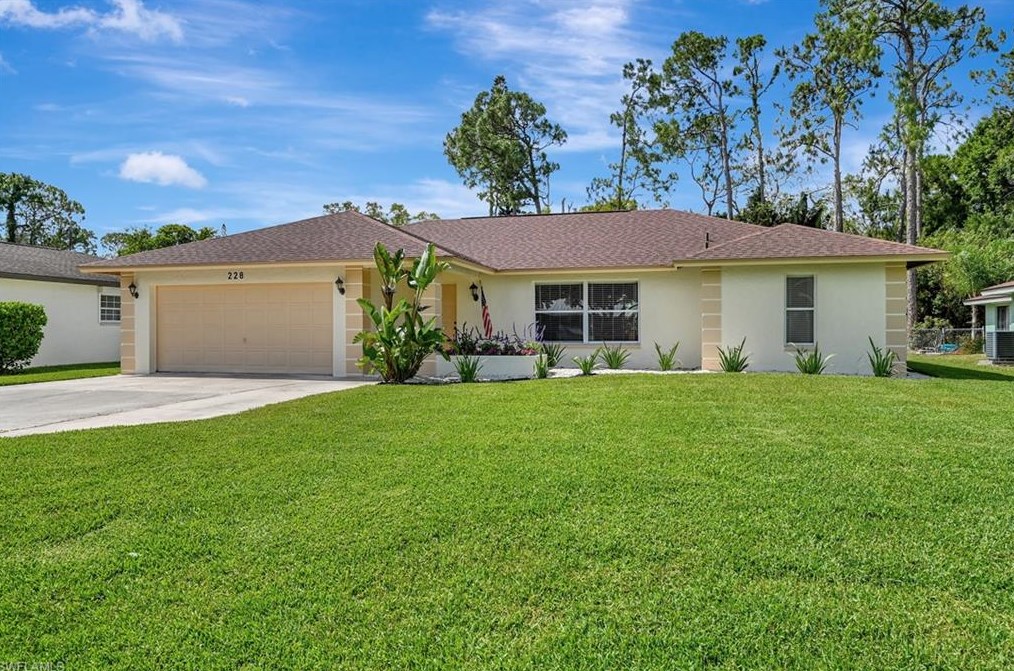 228 Johnnycake Dr, Naples FL 34110-1312 exterior