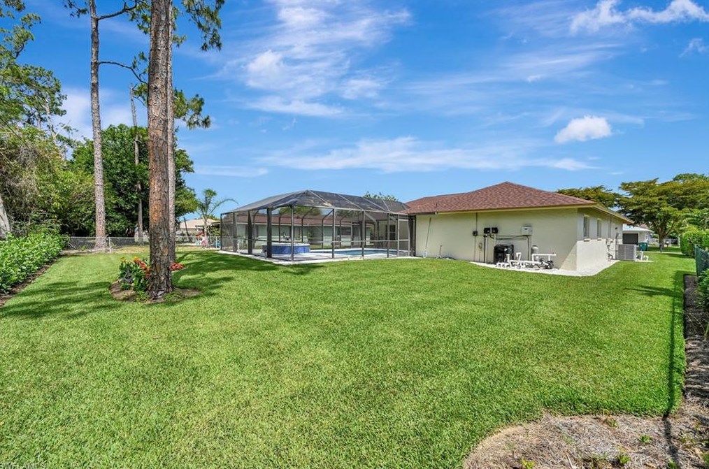 228 Johnnycake Dr, Naples FL 34110-1312 exterior