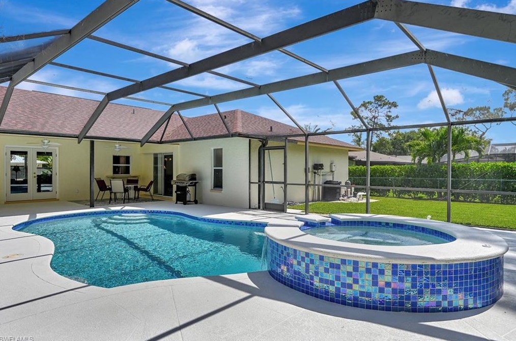 228 Johnnycake Dr, Naples FL 34110-1312 exterior