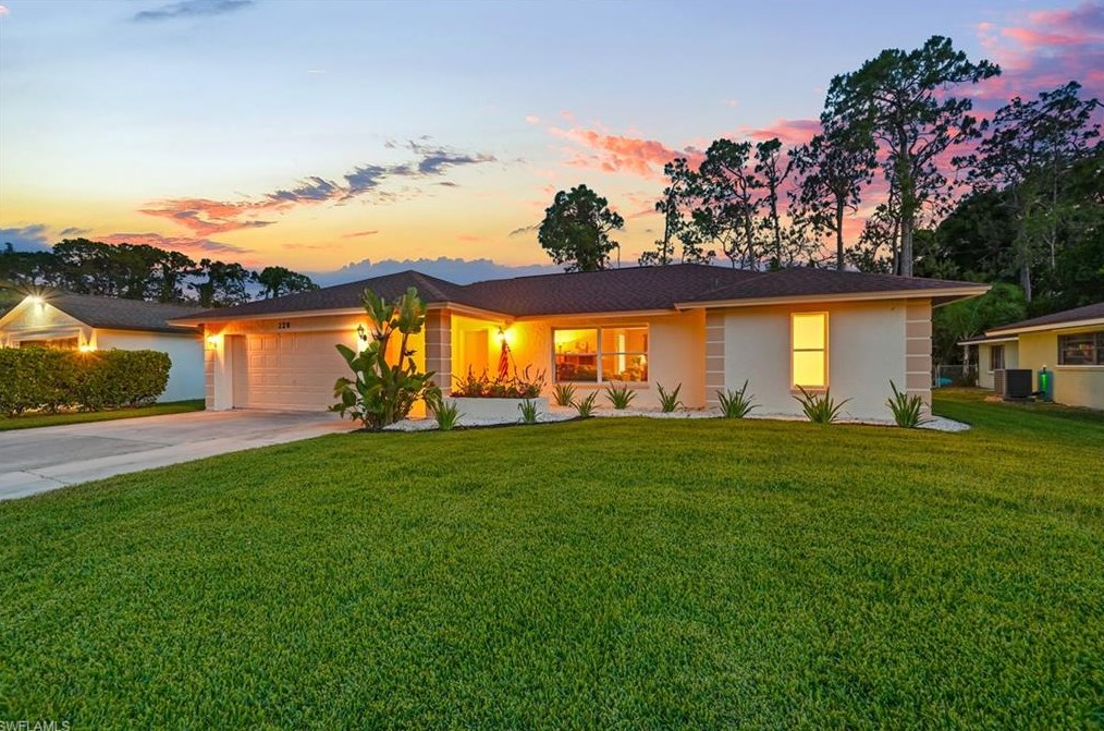 228 Johnnycake Dr, Naples FL 34110-1312 exterior