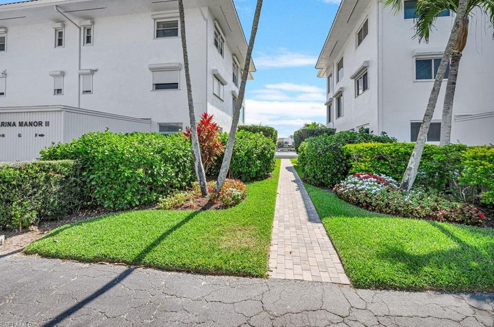 1100 8th Ave, Naples FL  34102-6928 exterior