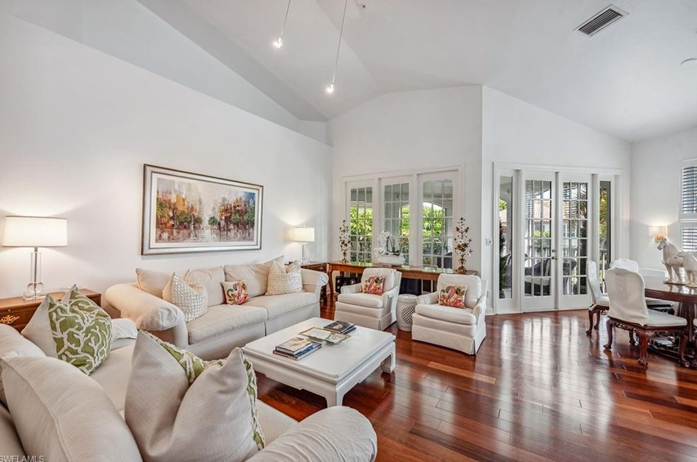 156 Colonade Cir, Naples, FL 34103-8711