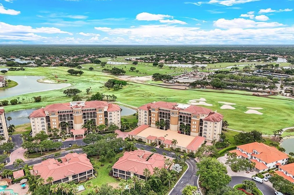 565 El Camino Real, Naples FL  34119 exterior