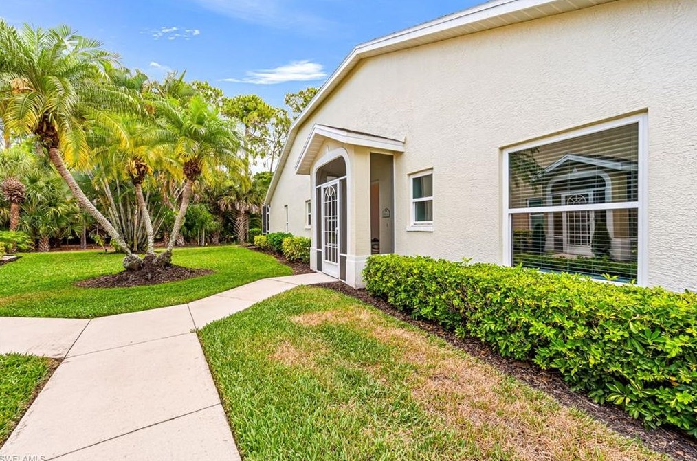 5696 Greenwood Cir, Naples, FL 34112-7115