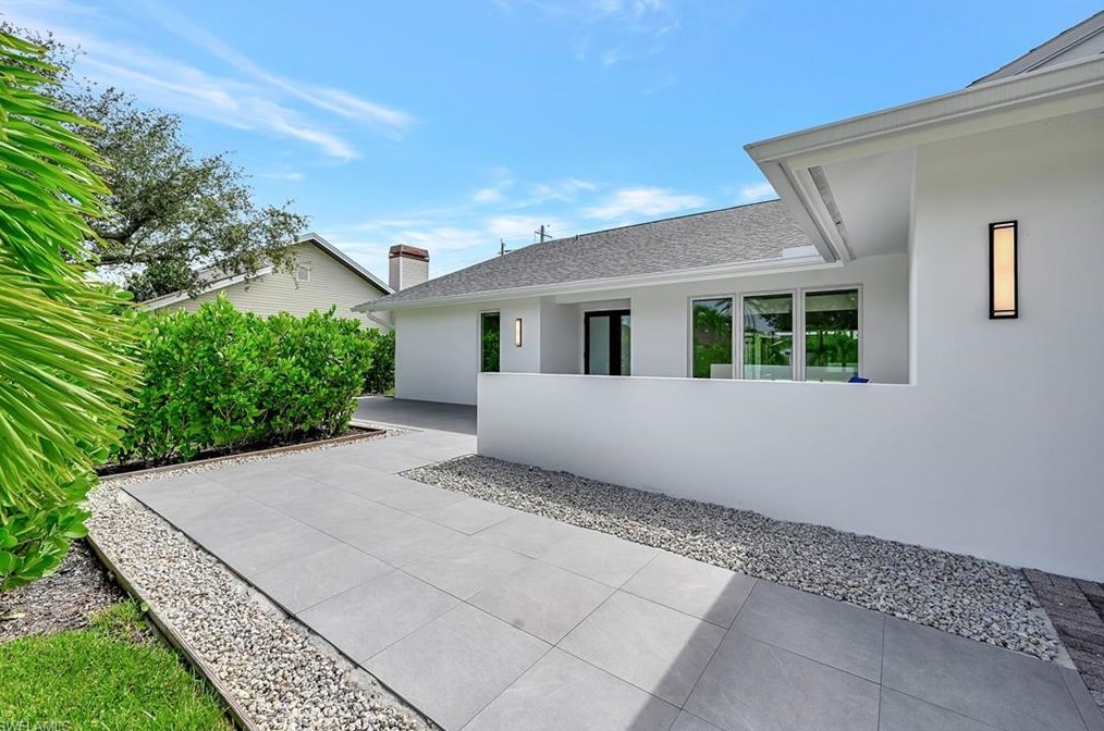 2517 Kings Lake Blvd, Naples, FL 34112-5456