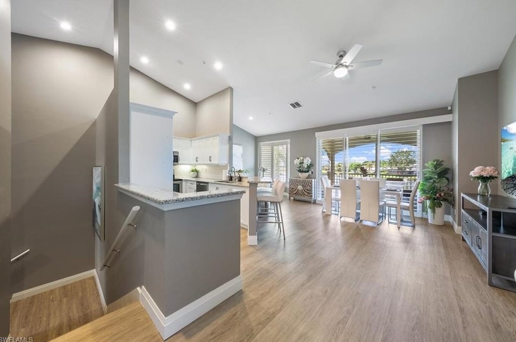 61 Silver Oaks Cir, Naples, FL 12201-4663