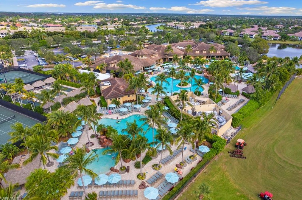 8761 Mustang Is Cir, Naples FL 34113-1640 exterior