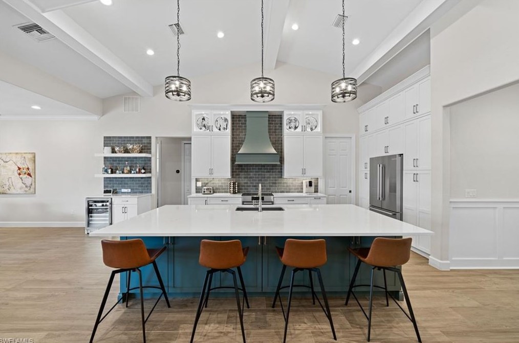 8761 Mustang Is Cir, Naples FL 34113-1640 exterior