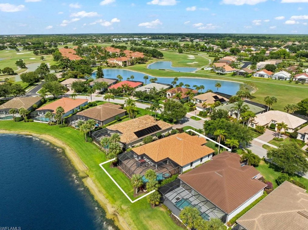 8761 Mustang Is Cir, Naples FL 34113-1640 exterior