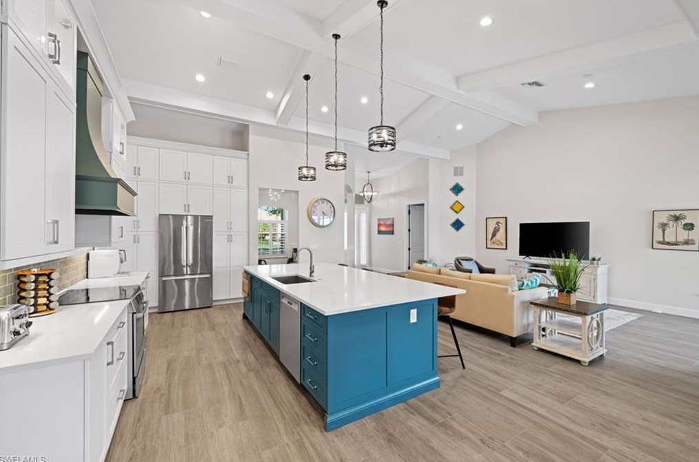 8761 Mustang Is Cir, Naples FL 34113-1640 exterior