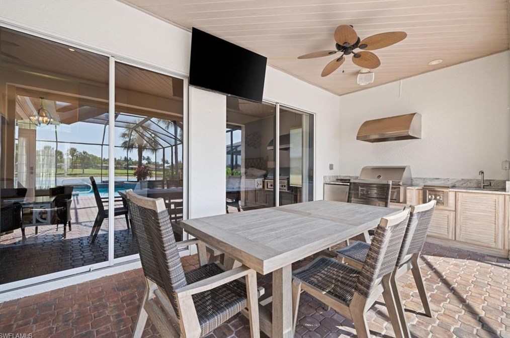 8761 Mustang Is Cir, Naples FL 34113-1640 exterior