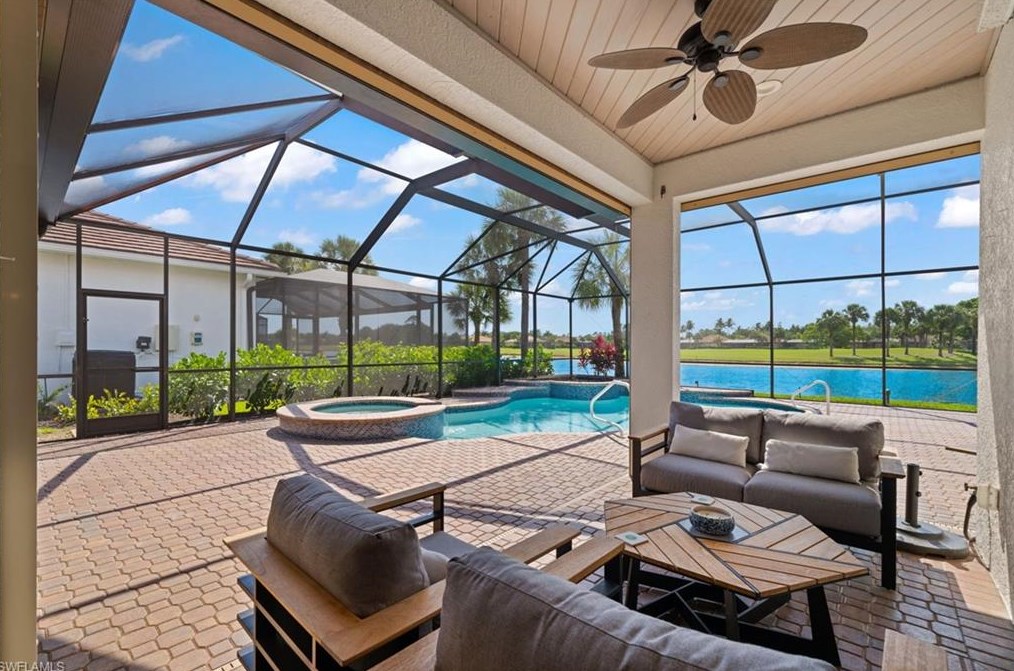 8761 Mustang Is Cir, Naples FL 34113-1640 exterior