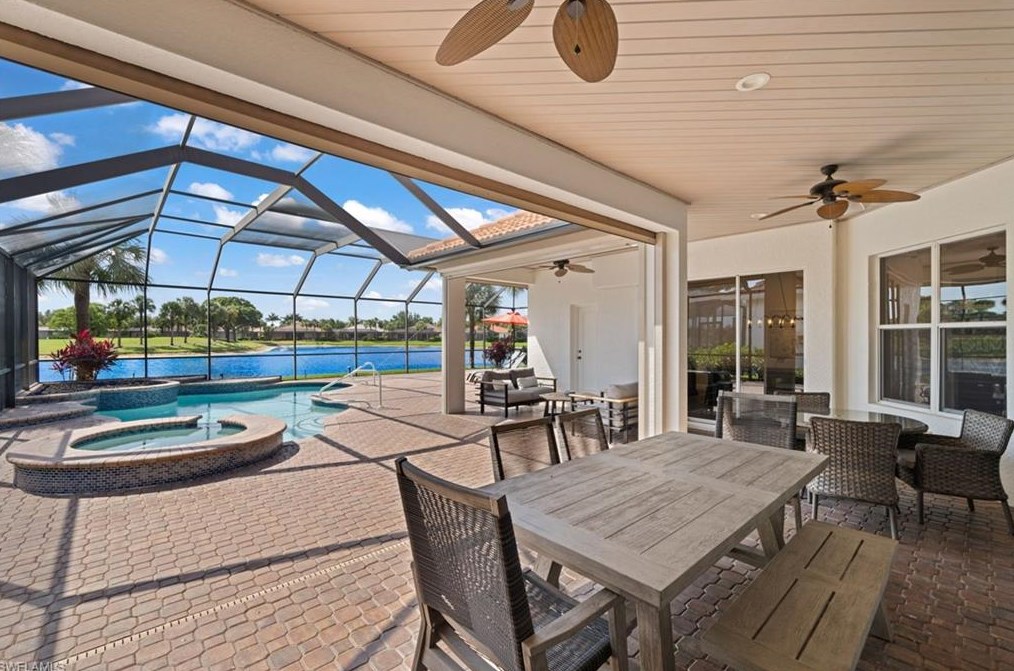 8761 Mustang Is Cir, Naples FL 34113-1640 exterior