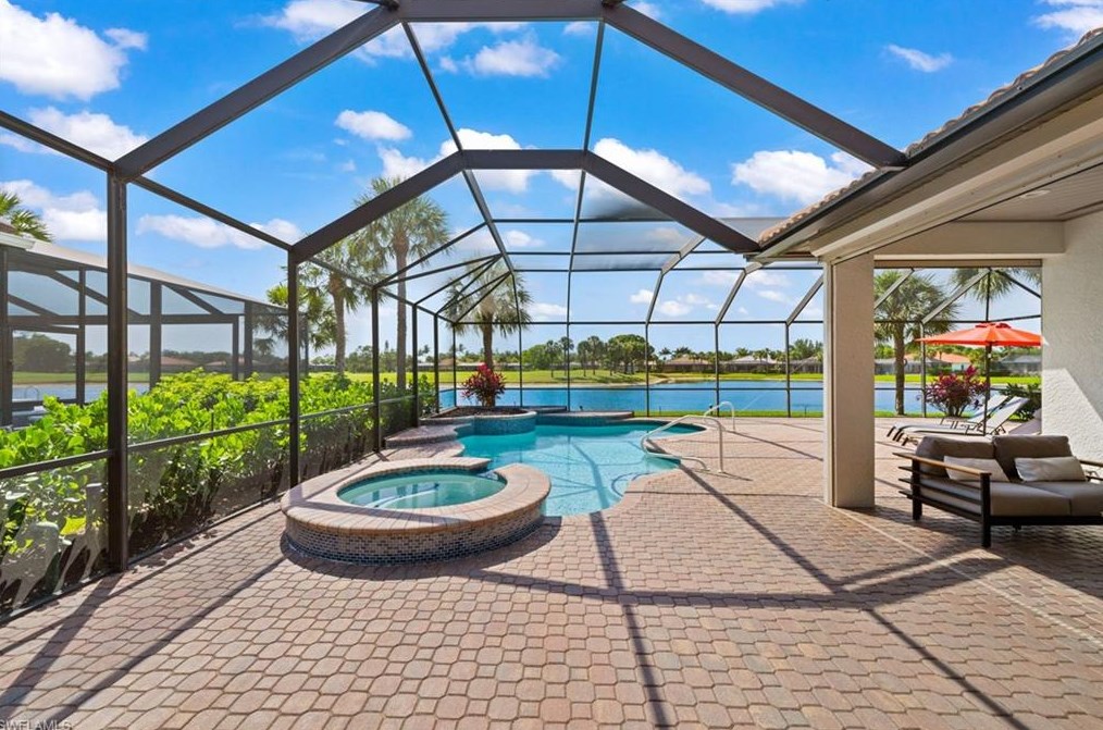 8761 Mustang Is Cir, Naples FL 34113-1640 exterior