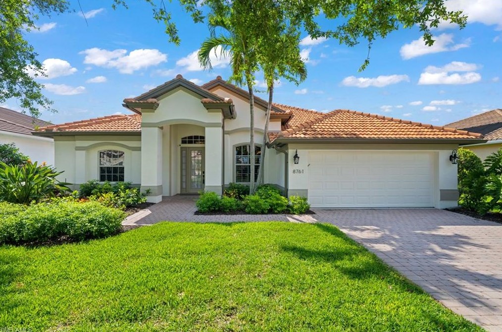 8761 Mustang Is Cir, Naples FL 34113-1640 exterior
