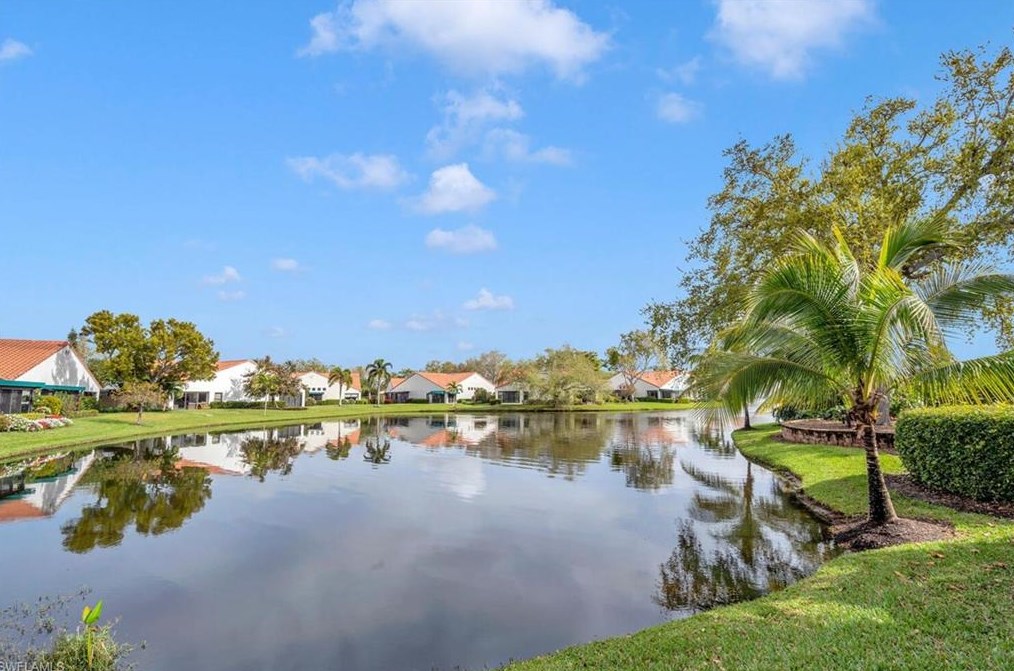 586 Beachwalk Cir, Naples FL  34108-7734 exterior