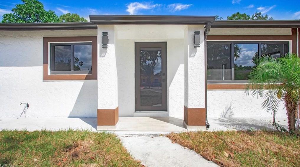 5477 Martin St, Naples, FL 34113-7819