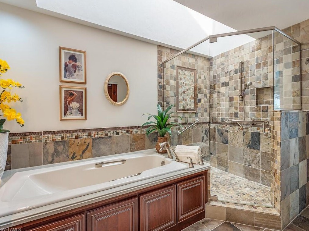 645 Bridgeway Ln, Naples FL 34108-2777 exterior