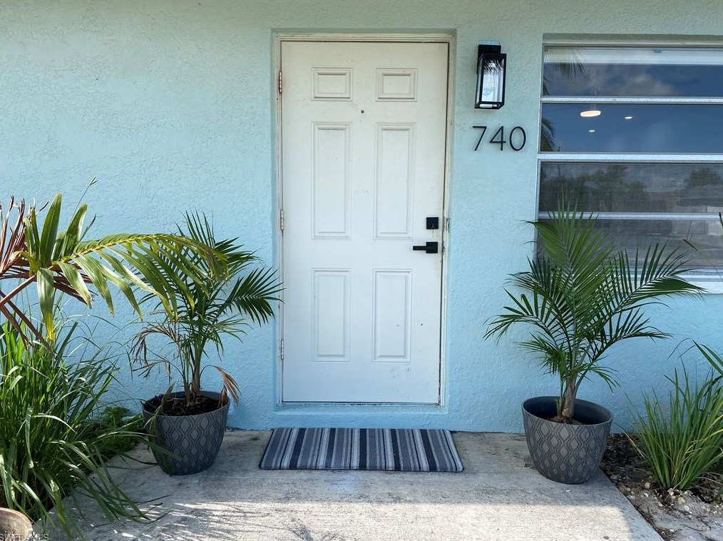 740 108th Ave, Naples, FL 34108-1872