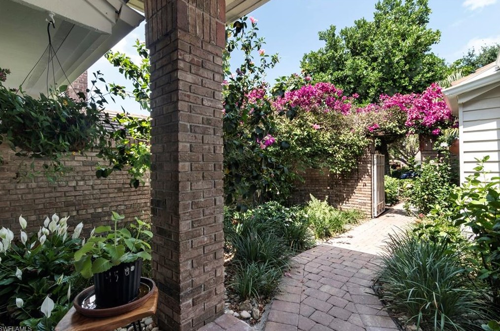 6644 Trident Way, Naples FL  34108-8242 exterior