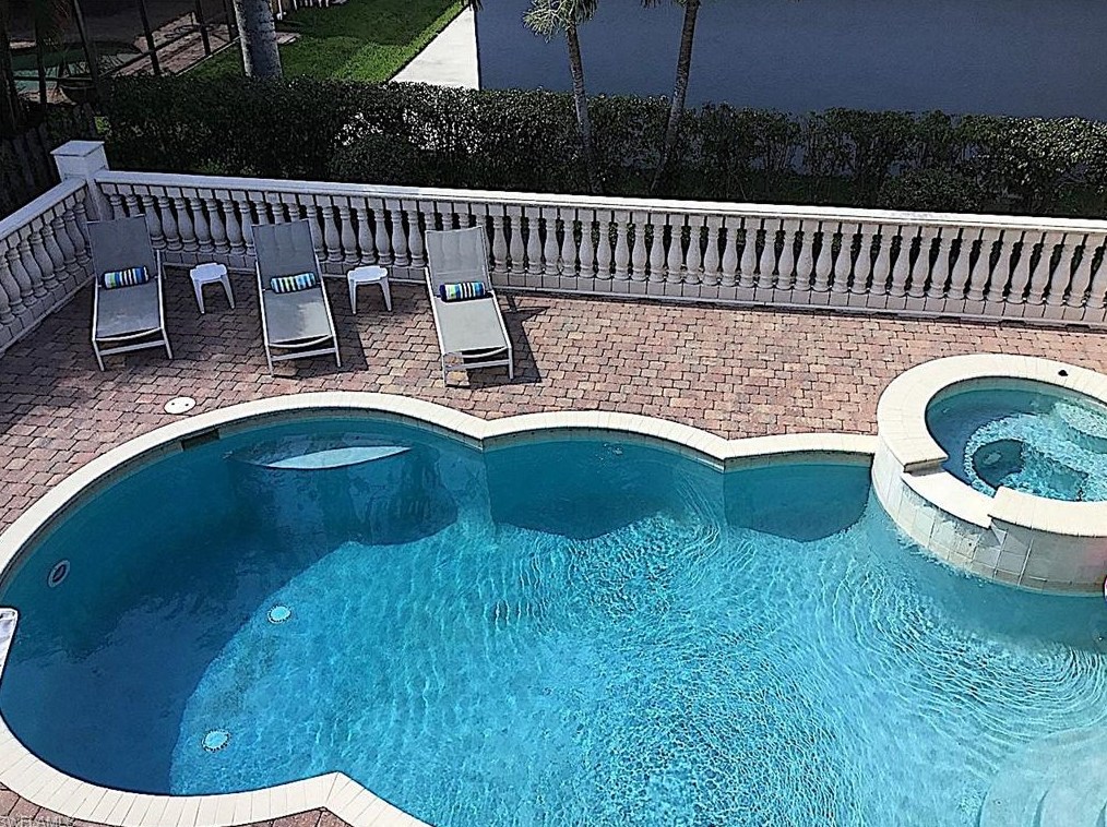 576 97th Ave, Naples, FL 34108-2279