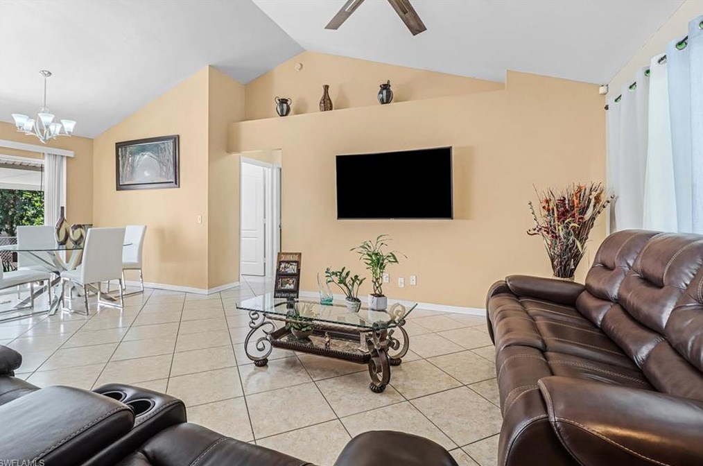 410 Everglades Blvd, Naples, FL 34117-3759