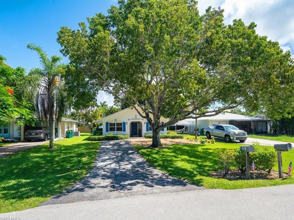 671 102nd Ave, Naples, FL 34108-3212