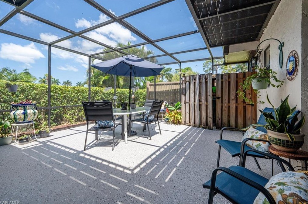 191 Lake Point Ln, Naples, FL 34112-7023