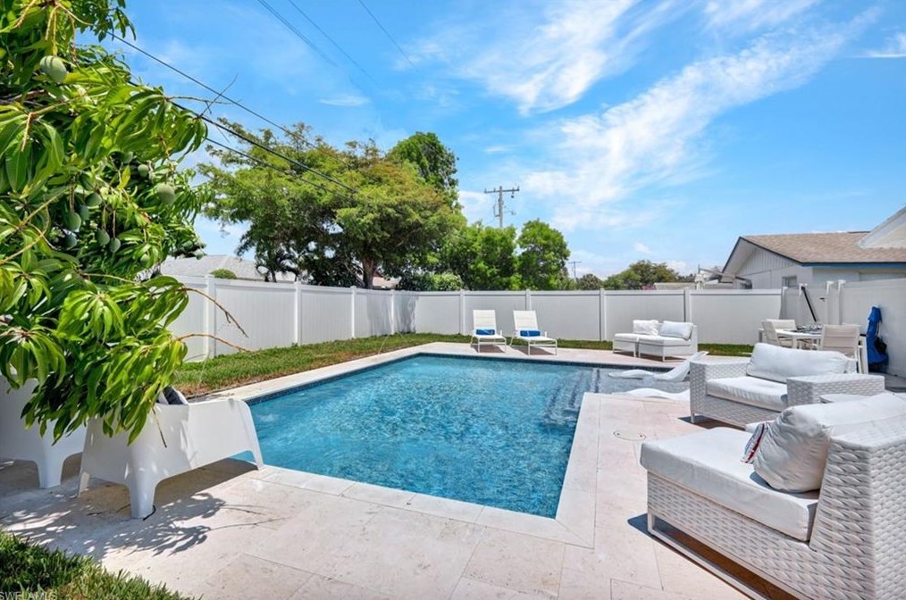 831 102 Ave, Naples FL 34108-3216 exterior