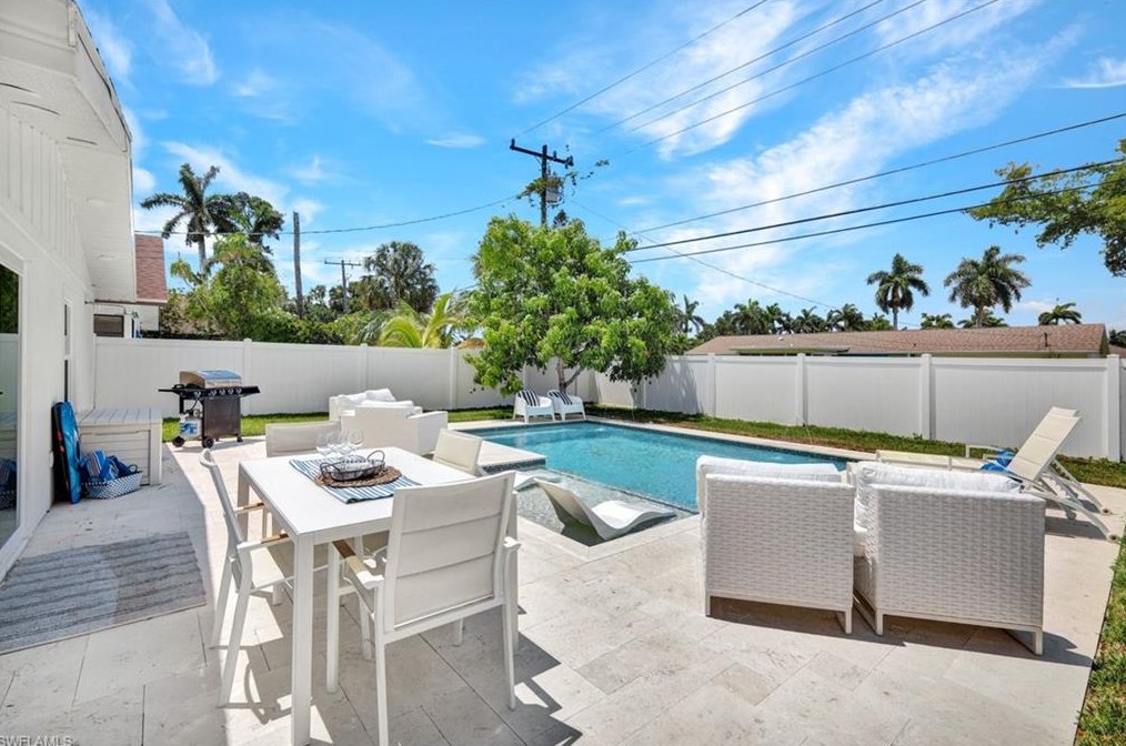 831 102 Ave, Naples FL 34108-3216 exterior